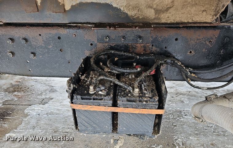 image for item DK0493 1997 Ford LT8000  dump truck