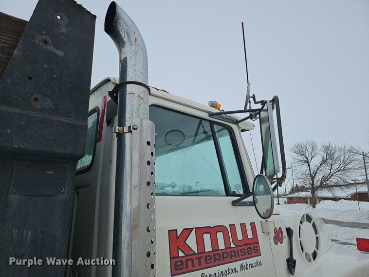 image for item DK0493 1997 Ford LT8000  dump truck