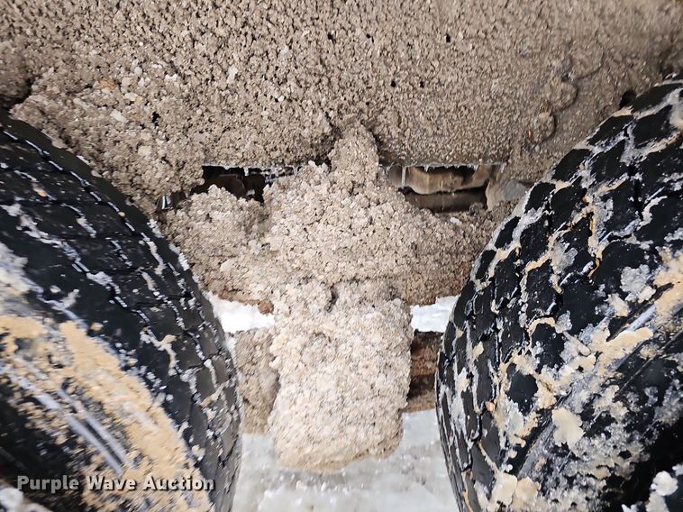 image for item DK0493 1997 Ford LT8000  dump truck