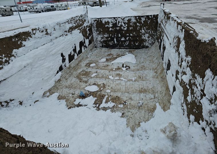 image for item DK0493 1997 Ford LT8000  dump truck