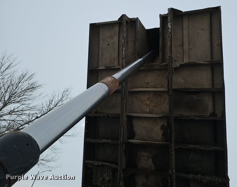 image for item DK0493 1997 Ford LT8000  dump truck