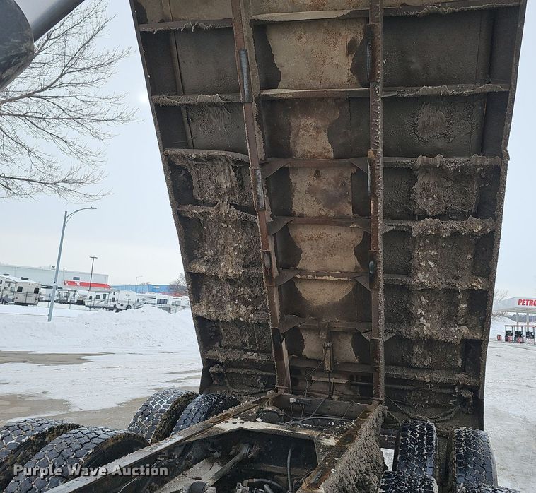 image for item DK0493 1997 Ford LT8000  dump truck