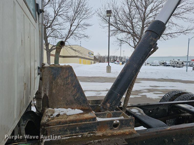 image for item DK0493 1997 Ford LT8000  dump truck