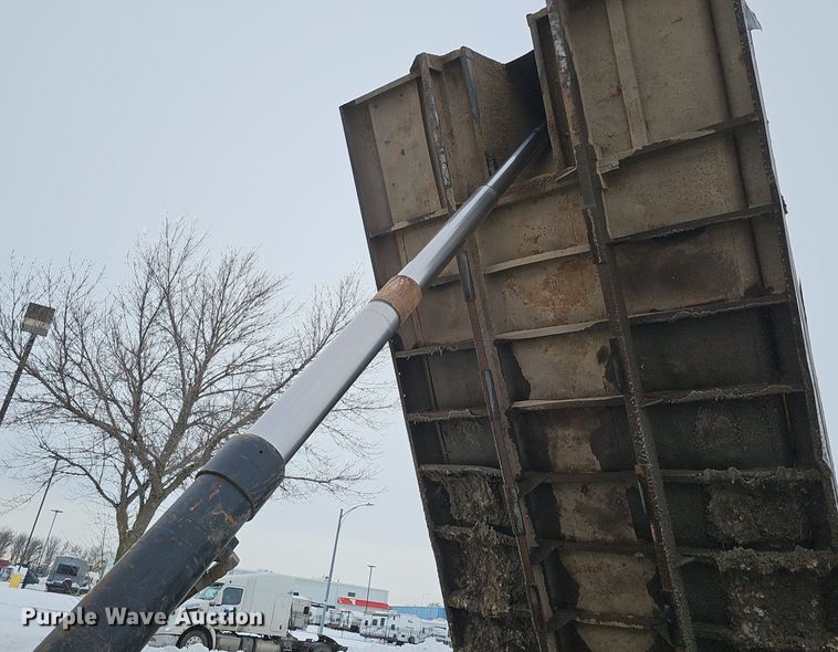 image for item DK0493 1997 Ford LT8000  dump truck