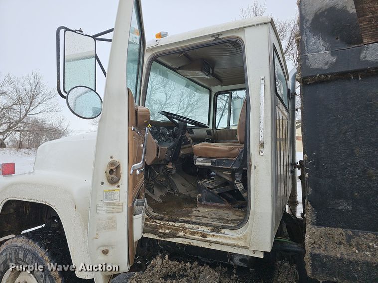 image for item DK0493 1997 Ford LT8000  dump truck