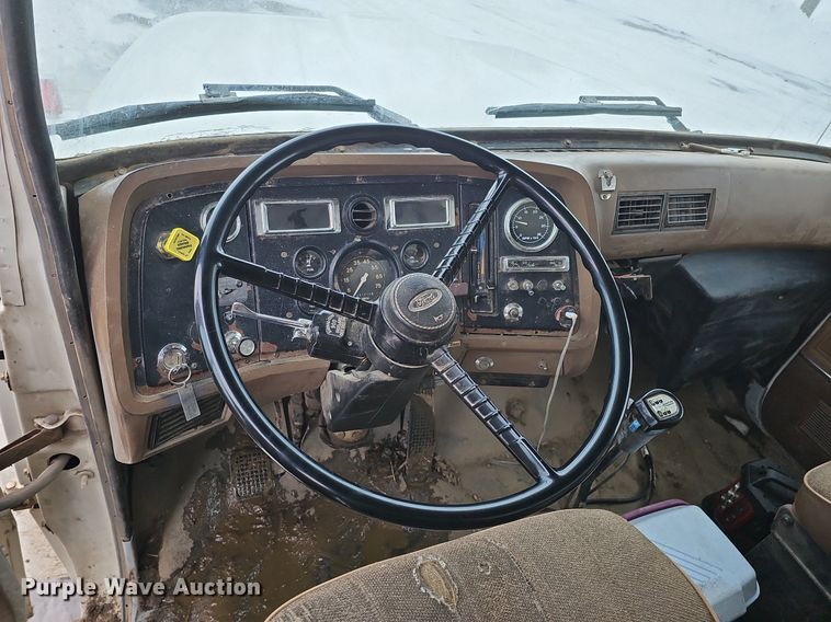 image for item DK0493 1997 Ford LT8000  dump truck