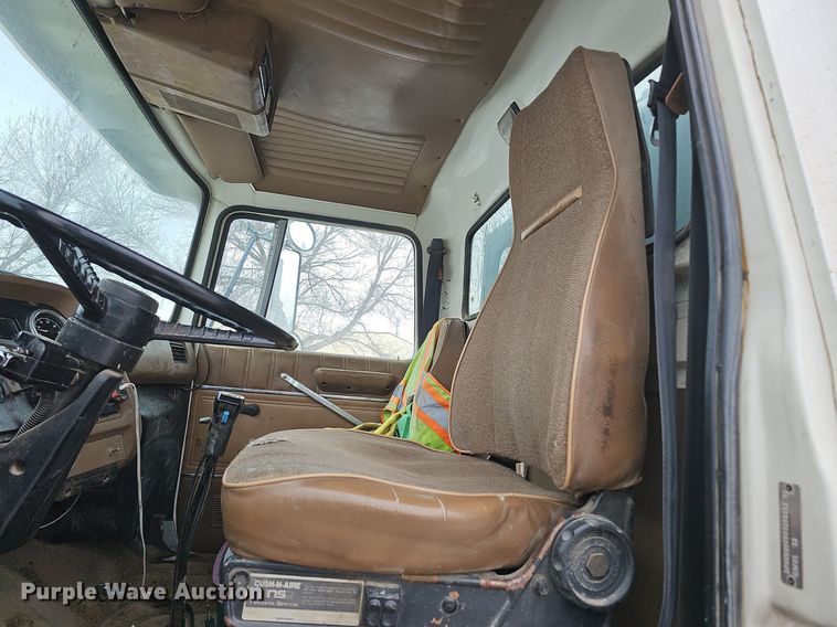 image for item DK0493 1997 Ford LT8000  dump truck