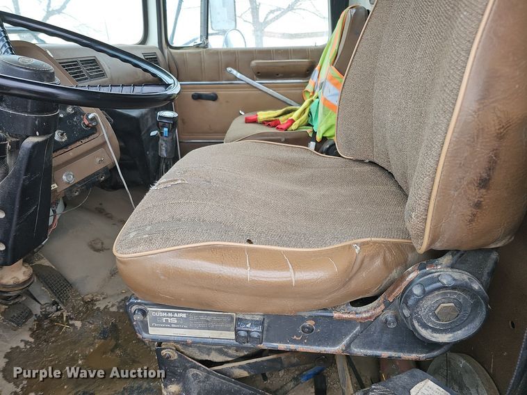 image for item DK0493 1997 Ford LT8000  dump truck