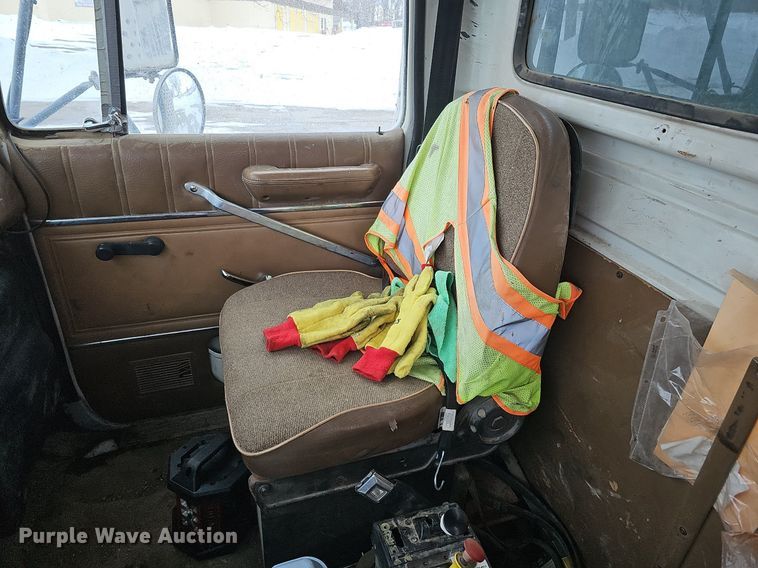 image for item DK0493 1997 Ford LT8000  dump truck