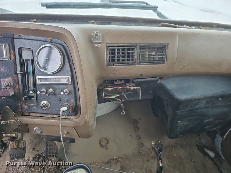 image for item DK0493 1997 Ford LT8000  dump truck