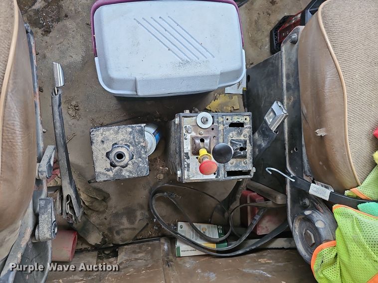 image for item DK0493 1997 Ford LT8000  dump truck