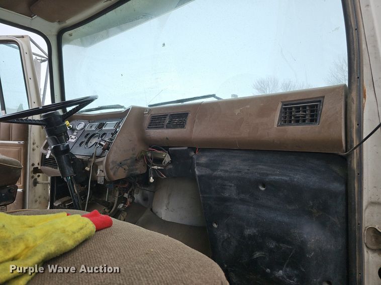 image for item DK0493 1997 Ford LT8000  dump truck