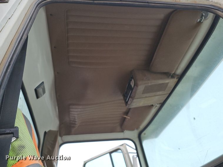 image for item DK0493 1997 Ford LT8000  dump truck