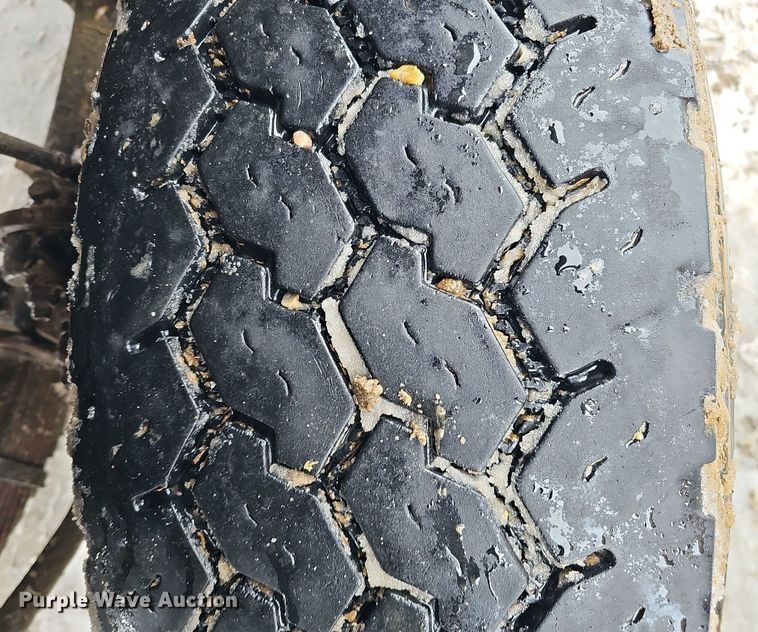 image for item DK0493 1997 Ford LT8000  dump truck