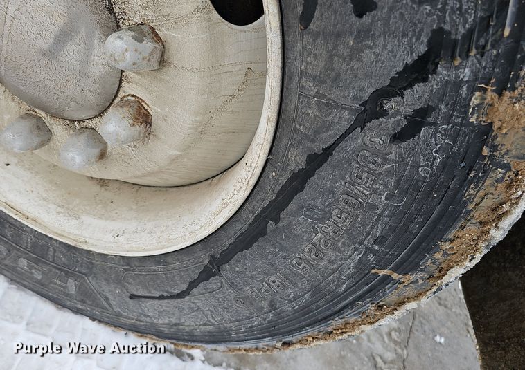 image for item DK0493 1997 Ford LT8000  dump truck