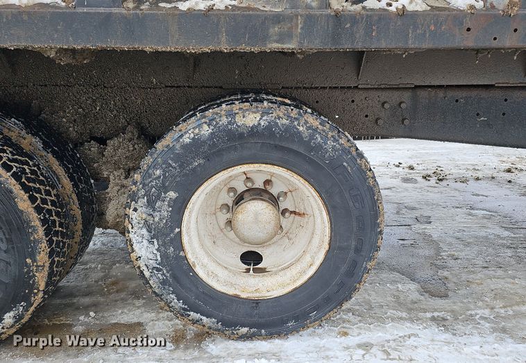 image for item DK0493 1997 Ford LT8000  dump truck