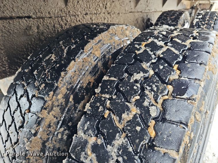 image for item DK0493 1997 Ford LT8000  dump truck