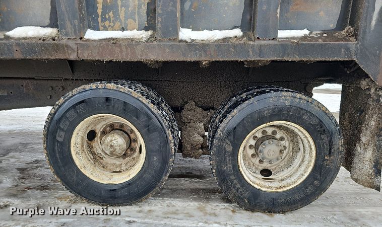 image for item DK0493 1997 Ford LT8000  dump truck