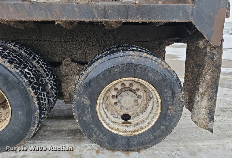 image for item DK0493 1997 Ford LT8000  dump truck