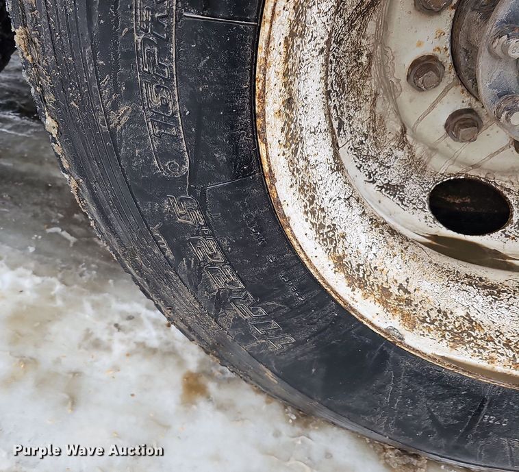 image for item DK0493 1997 Ford LT8000  dump truck