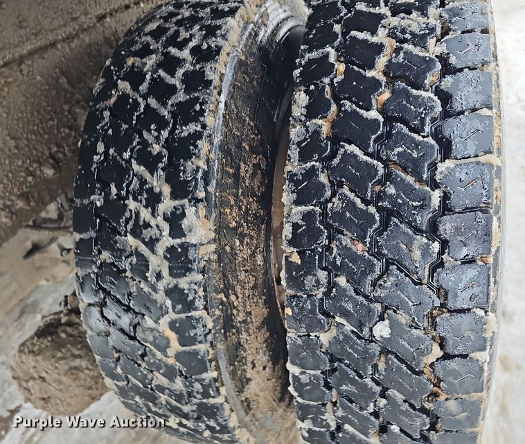 image for item DK0493 1997 Ford LT8000  dump truck