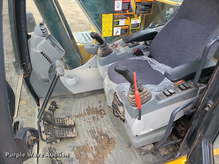 image for item DN8265 2022 John Deere 200G  excavator