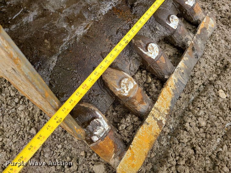 image for item DN8266 2022 John Deere 135G  excavator