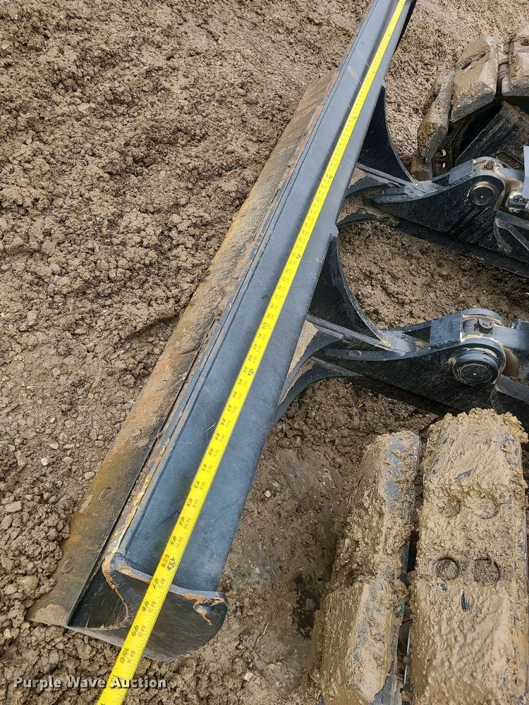 image for item DN8266 2022 John Deere 135G  excavator