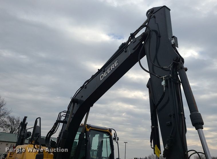 image for item DN8267 2022 John Deere 135G  excavator