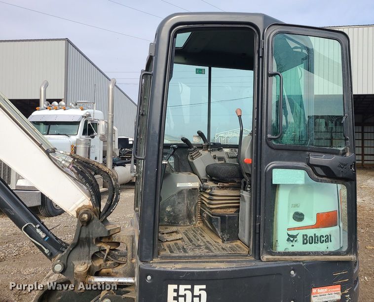 image for item DN8268 2019 Bobcat E55  mini excavator