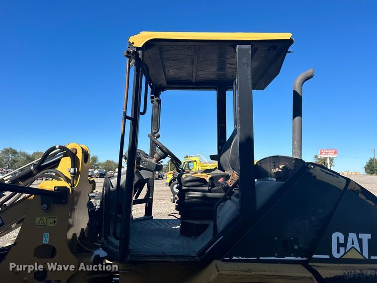 image for item KH9549 2005 Caterpillar 906  wheel loader