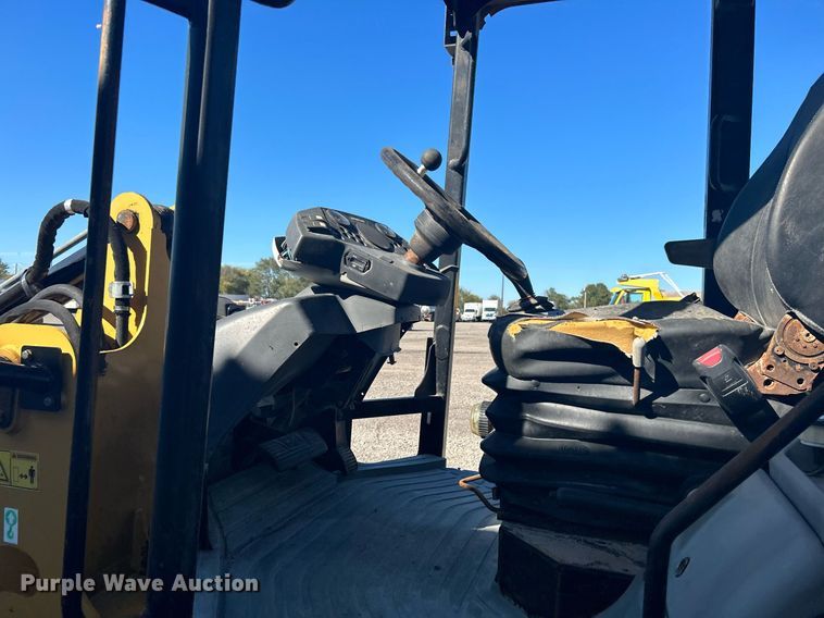 image for item KH9549 2005 Caterpillar 906  wheel loader