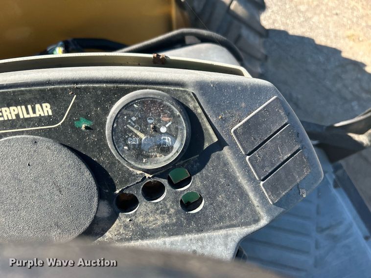 image for item KH9549 2005 Caterpillar 906  wheel loader