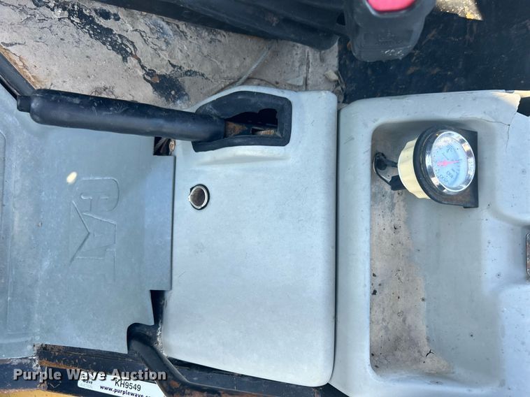 image for item KH9549 2005 Caterpillar 906  wheel loader