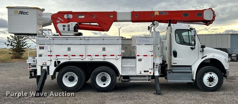 image for item KH9644 2012 Freightliner  M2 Business Class  bucket truck