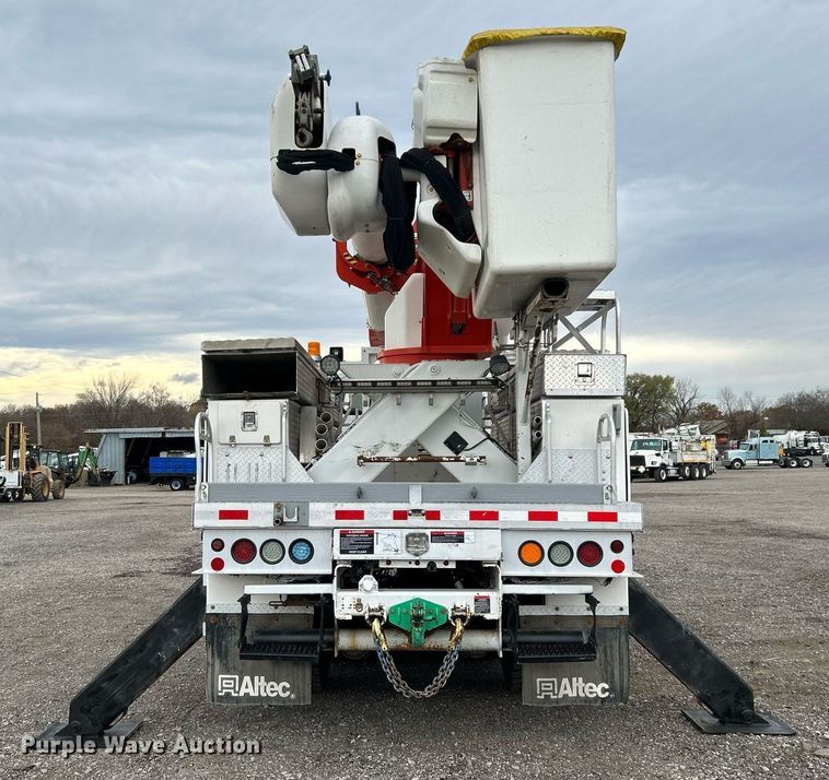 image for item KH9644 2012 Freightliner  M2 Business Class  bucket truck