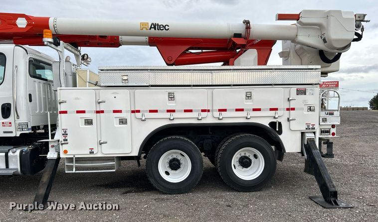 image for item KH9644 2012 Freightliner  M2 Business Class  bucket truck