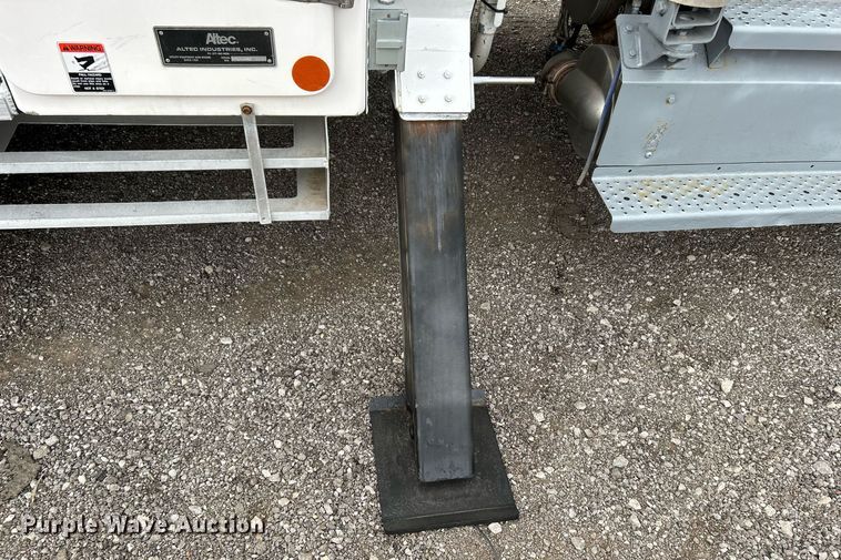 image for item KH9644 2012 Freightliner  M2 Business Class  bucket truck