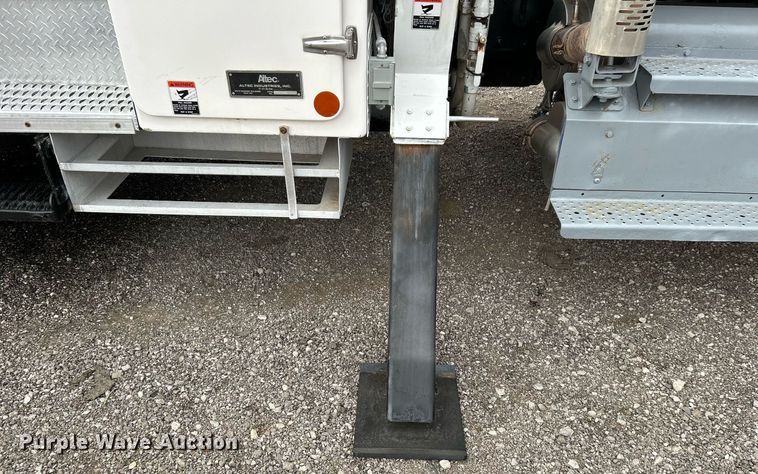 image for item KH9644 2012 Freightliner  M2 Business Class  bucket truck