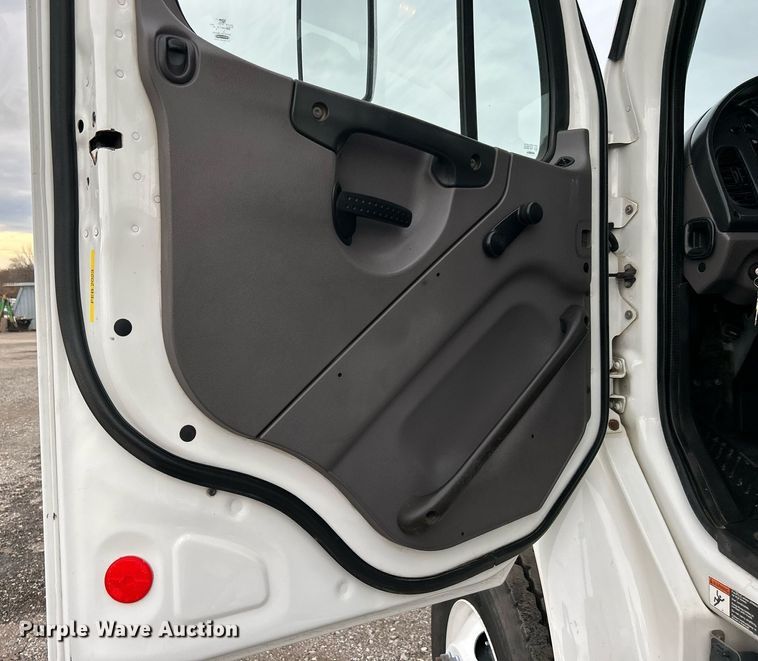 image for item KH9644 2012 Freightliner  M2 Business Class  bucket truck