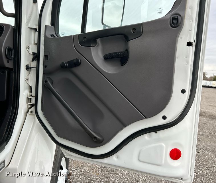 image for item KH9644 2012 Freightliner  M2 Business Class  bucket truck