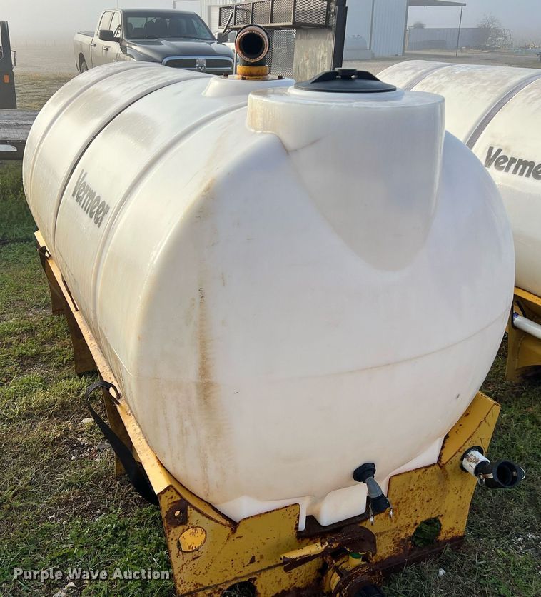 image for item KV9938 (3) Vermeer fluid mixing tanks