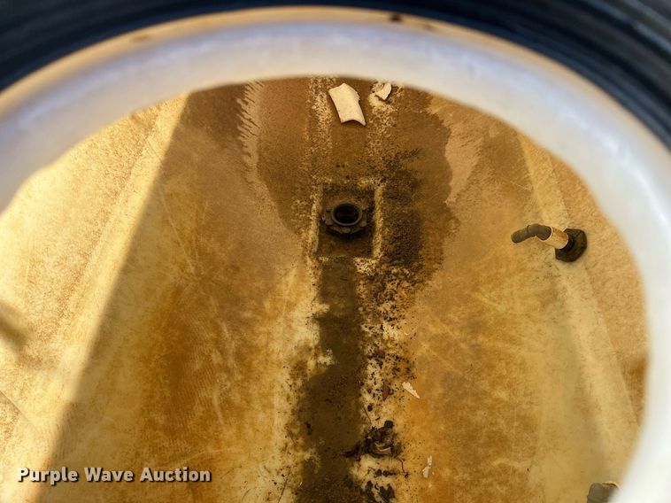 image for item KV9938 (3) Vermeer fluid mixing tanks