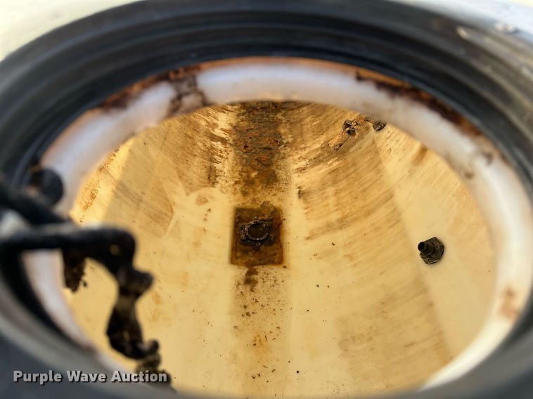 image for item KV9938 (3) Vermeer fluid mixing tanks