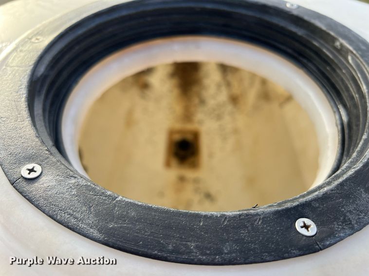 image for item KV9938 (3) Vermeer fluid mixing tanks