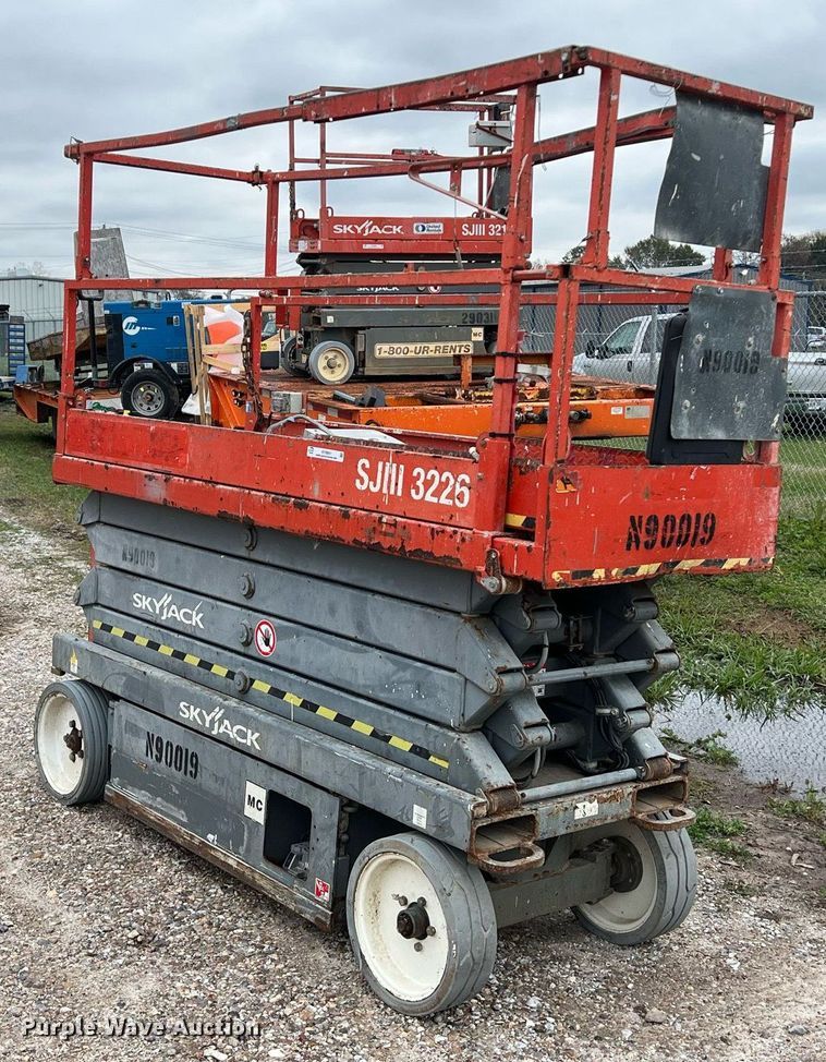 image for item KV9941 2015 Skyjack SJIII 3226  scissor lift