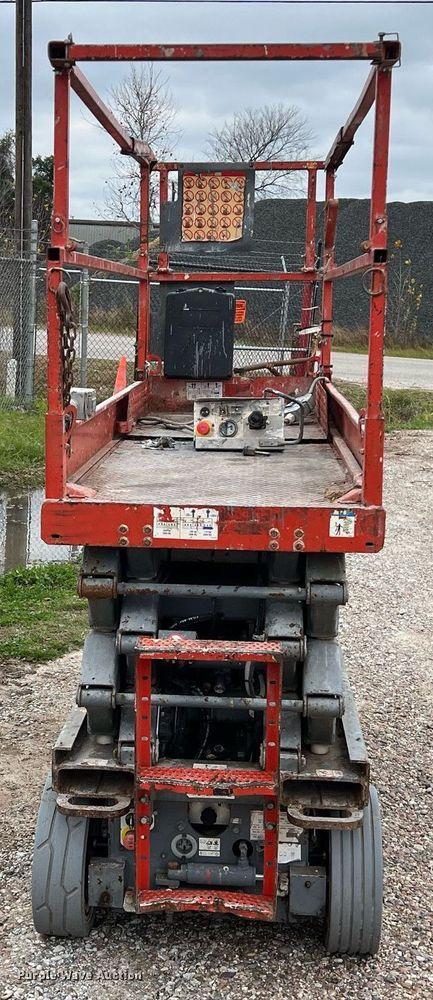 image for item KV9941 2015 Skyjack SJIII 3226  scissor lift