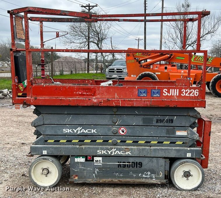 image for item KV9941 2015 Skyjack SJIII 3226  scissor lift