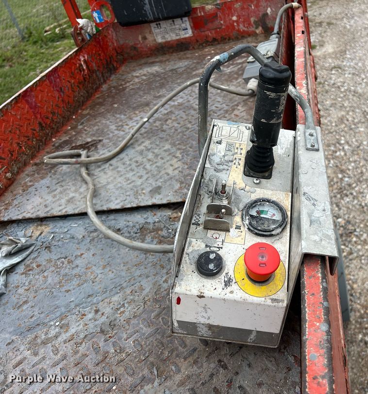 image for item KV9941 2015 Skyjack SJIII 3226  scissor lift