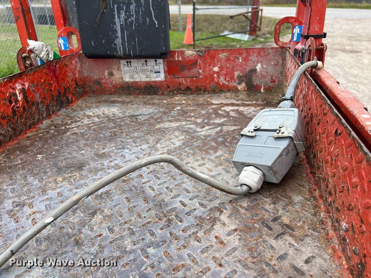 image for item KV9941 2015 Skyjack SJIII 3226  scissor lift